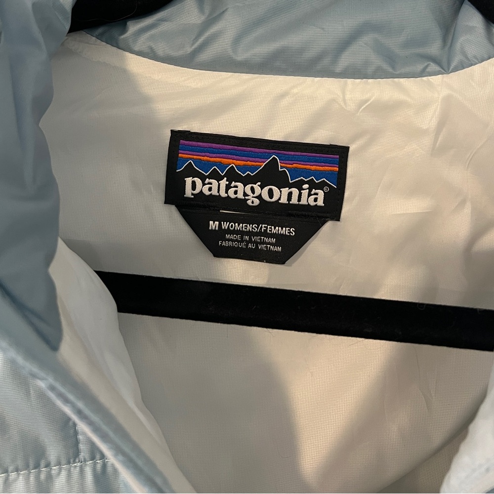 NWOT Women’s Light Blue Patagonia Jacket - Picture 3 of 3